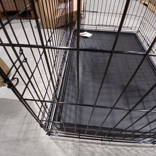 AMAZON BASICS DOUBLE-DOOR FOLDING METAL DOG CRATE CAGE WITH DIVIDER - 42" X 28" X 30" - BLACK image 3