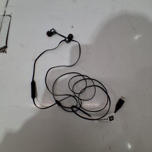 JBL TUNE 310C WIRED HEADPHONES WITH FLAT CABLE AND 3 BUTTON REMOTE AND MICROPHONE - USB-C - BLACK image 3