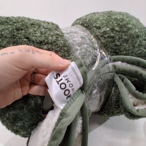 ROOTS HOME SHERPA THROW BLANKET - 50" X 70" - GREEN\WHITE image 2