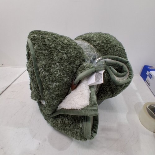 ROOTS HOME SHERPA THROW BLANKET - 50" X 70" - GREEN\WHITE image 3