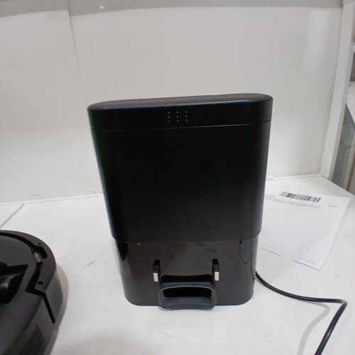 ROOMBA 105 ROBOT VACUUM WITH AUTOEMPTY DOCK - BLACK (MODEL: Q352020) image 8