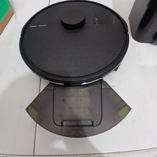 ROOMBA 105 ROBOT VACUUM WITH AUTOEMPTY DOCK - BLACK (MODEL: Q352020) image 9