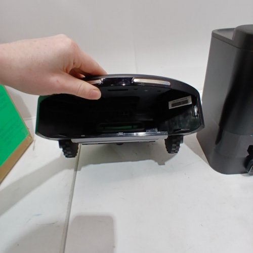 ROOMBA 105 ROBOT VACUUM WITH AUTOEMPTY DOCK - BLACK (MODEL: Q352020) image 10
