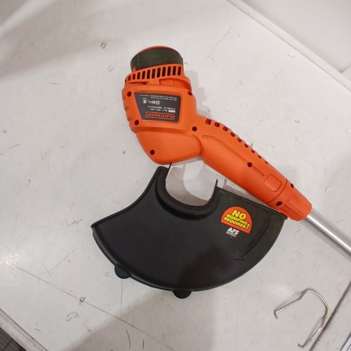 BLACK + DECKER CORDED ELECTRIC STRING TRIMMER - 13" PATH / 4.4AMP - ORANGE/BLACK (MODEL: ST7700) image 3
