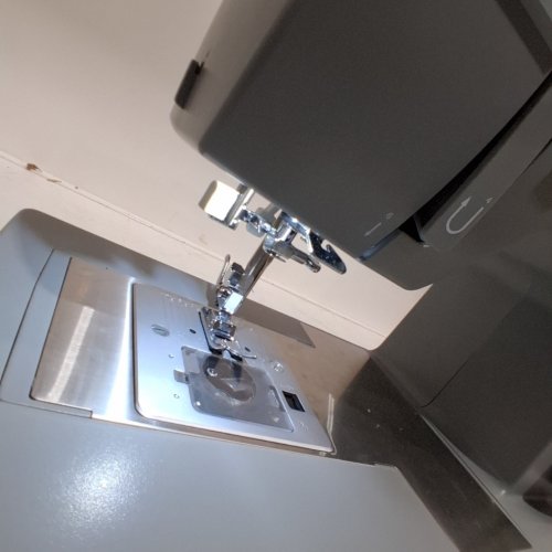 SINGER 4452 HIGH SPEED HEAVY DUTY SEWING MACHINE WITH ACCESSORIES - GREY (MODEL: 4452) image 2