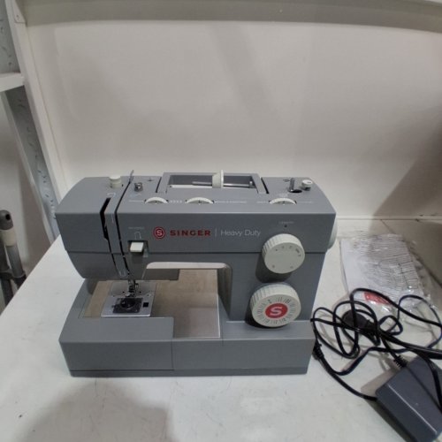 SINGER 4452 HIGH SPEED HEAVY DUTY SEWING MACHINE WITH ACCESSORIES - GREY (MODEL: 4452) image 3