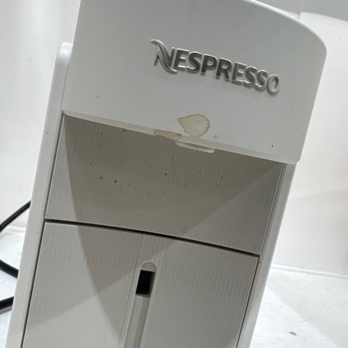 NESPRESSO DE'LONGHI VERTUO UP ESPRESSO MACHINE WITH COMPLEMENTARY CAPSULE KIT - 47OZ - WHITE (MODEL: ENV200W) image 4