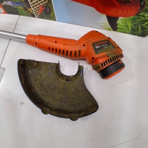 BLACK + DECKER CORDED ELECTRIC STRING TRIMMER - 13" PATH / 4.4AMP - ORANGE/BLACK (MODEL: ST7700) image 4