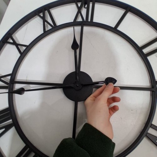 VINTAGE DECORATIVE ROMAN NUMERAL WALL CLOCK - 23.6" - BLACK image 4