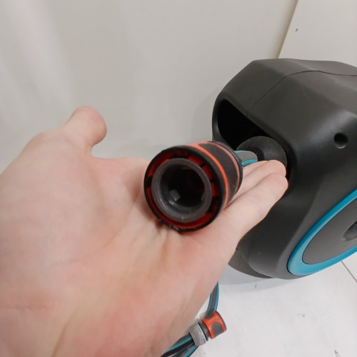 GARDENA FROST-PROOF WALL-MOUNTED AUTO-RETRACTABLE HOSE REEL - 65FT - BLACK/TURQUOISE (MODEL: 18610-80) image 4