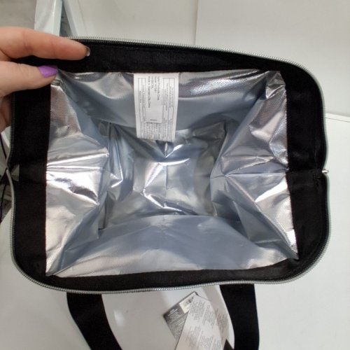 IGLOO LUXE COOLER/LUNCH BAG - 9 CANS MAX CAPACITY - BLACK/SILVER (MODEL: 2014223) image 3
