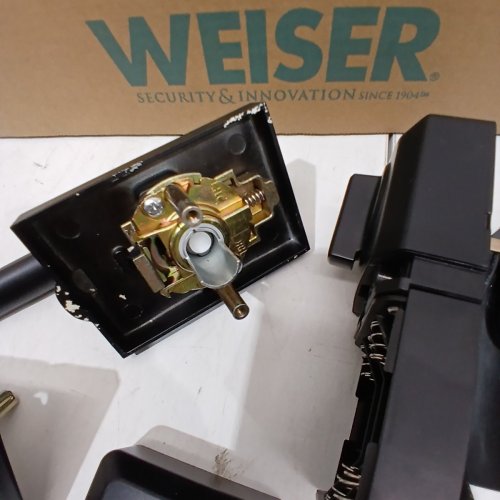 WEISER ELECTRONIC KEYPAD DEADBOLT LOCK & HANDLE SET COMBO PACK - BLACK (MODEL: 1983676) image 4