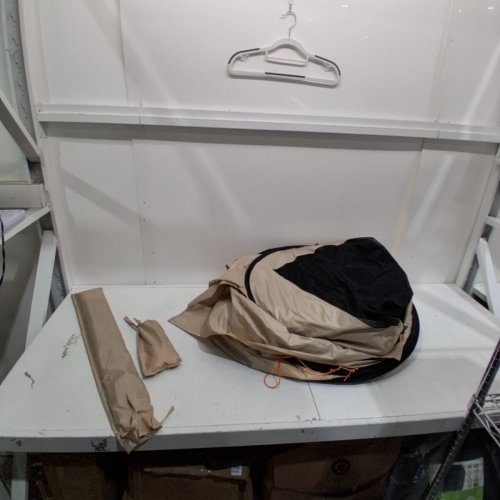 VEVOR POP UP SCREEN TENT WITH EXTENDED AWNING AND CARRY BAG - 6FT X 6FT - TAN/BLACK/ORANGE (MODEL: 121136) image 2