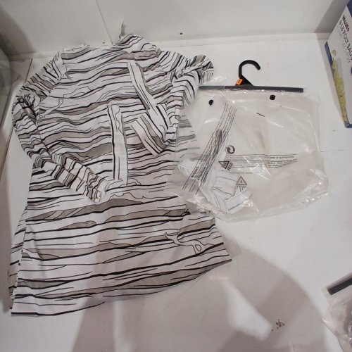 BOYS RUBIES MUMMY COSTUME - MEDIUM (8-10) - WHITE / BLACK (ITEM: 1001654) image 2