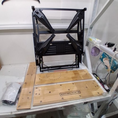 BLACK + DECKER WORKMATE PORTABLE WORK BENCH - 29" X 9" X 30" - 425 TO 550LBS CAPACITY - BLACK (MODEL: WM425) image 2