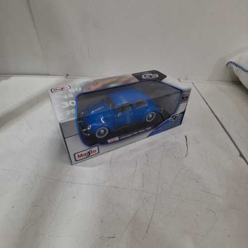 MAISTO DIE-CAST 1955 VOLKSWAGEN BEETLE MODEL CAR - 1:18 SCALE - BLUE image 4