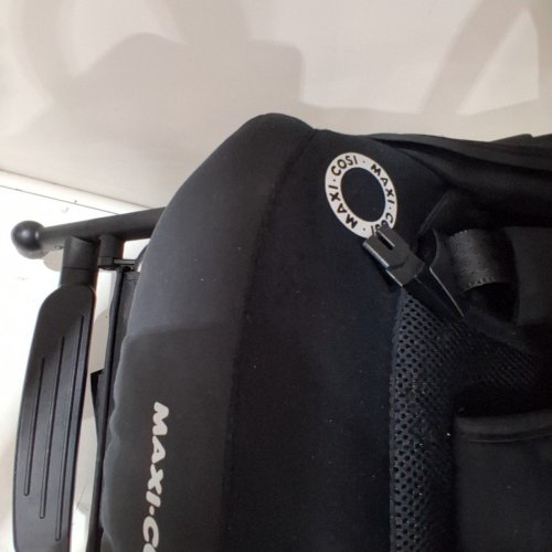 MAXI-COSI LARA ULTRA COMPACT/FOLDABLE STROLLER WITH TRAVEL CARRY BAG - 50LB CAPACITY - ESSENTIAL BLACK (MODEL: 01323CFNA) image 3