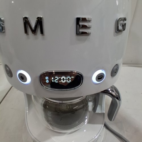 SMEG 50FTS RETRO STYLE DRIP FILTER COFFEE MACHINE - 10 CUPS CAPACITY - 1050W - WHITE (MODEL: DCF02WHUS) image 2