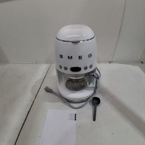 SMEG 50FTS RETRO STYLE DRIP FILTER COFFEE MACHINE - 10 CUPS CAPACITY - 1050W - WHITE (MODEL: DCF02WHUS) image 3