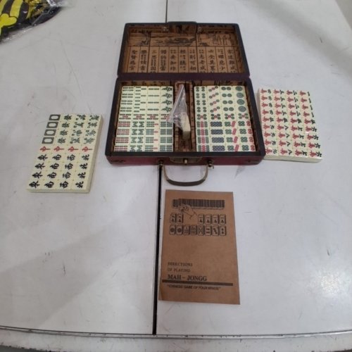 CHINESE NUMBERED MAHJONG SET WITH BOX - RED/WHITE image 3