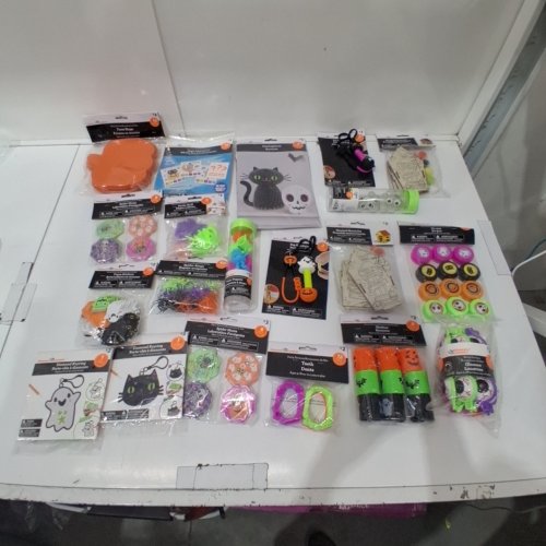 20PC+ HALLOWEEN PARTY ASSORTED FAVORS AND ACCESSORIES - ASSORTED image 2