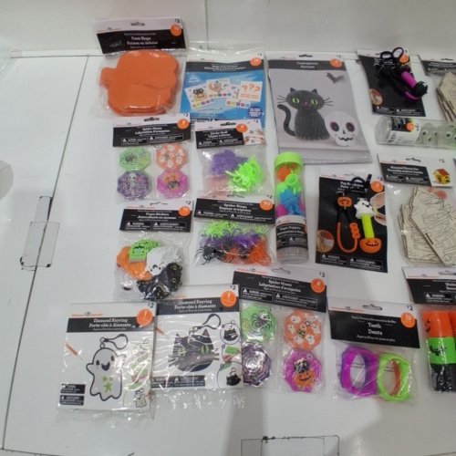 20PC+ HALLOWEEN PARTY ASSORTED FAVORS AND ACCESSORIES - ASSORTED image 3