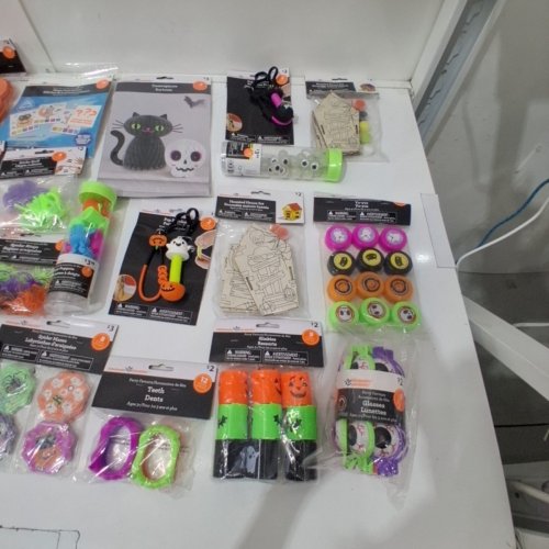 20PC+ HALLOWEEN PARTY ASSORTED FAVORS AND ACCESSORIES - ASSORTED image 4