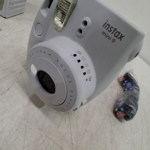 FUJIFILM INSTAX MINI 9 INSTANT CAMERA - SMOKEY WHITE image 4