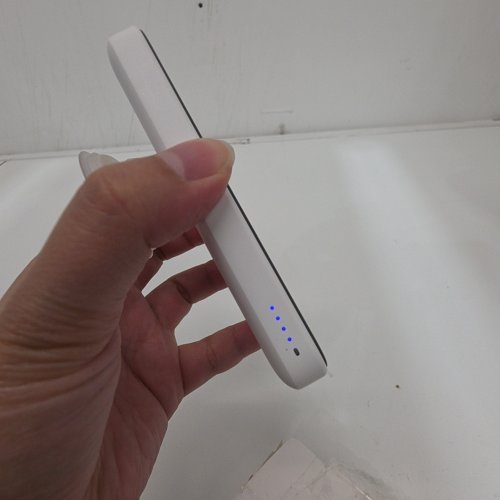 POPSOCKETS POWERPACK PORTABLE WIRELESS CHARGER FOR MAGSAFE COMPATIBLE IPHONES - 5000MAH - WHITE image 2