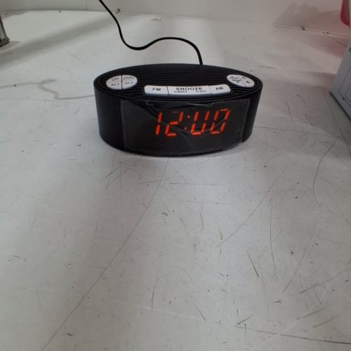ITOMA AM/FM ALARM CLOCK RADIO - 6" - BLACK image 2