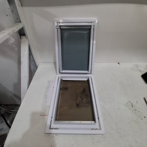 VEVOR ALUMINUM FRAME MAGNETIC LOCKABLE FLAP PET DOOR - 8 1/4" X 12 1/4" FLAP OPENING SIZE - WHITE (MODEL: CWM07-3M) image 3