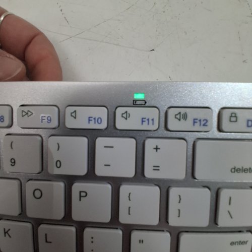 OMOTON COMPACT WIRELESS KEYBOARD - SILVER (MODEL: KB066) image 2