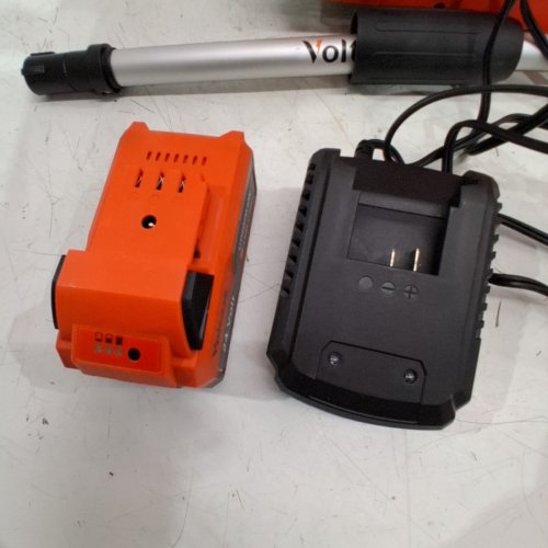 VOLTASK CORDLESS ELECTRIC SNOW SHOVEL WITH 1 BATTERY & CHARGER - 13" - 24V - BLACK/ORANGE (MODEL: CSS007-130OR-CAVK) image 4