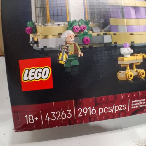 2916PC LEGO DISNEY BEAUTY AND THE BEAST CASTLE BUILDING SET (MODEL: 43263) image 2