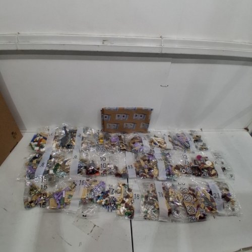 2916PC LEGO DISNEY BEAUTY AND THE BEAST CASTLE BUILDING SET (MODEL: 43263) image 3