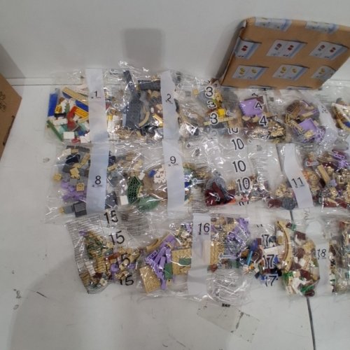 2916PC LEGO DISNEY BEAUTY AND THE BEAST CASTLE BUILDING SET (MODEL: 43263) image 4