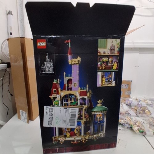 2916PC LEGO DISNEY BEAUTY AND THE BEAST CASTLE BUILDING SET (MODEL: 43263) image 6