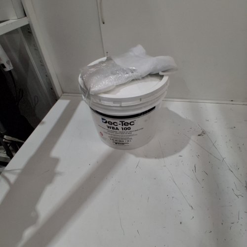 2PC DEC-TEC WATER-BASED LATEX ADHESIVE WITH ADHESIVE SPREADER - 2.63 GAL - 9" SPREADER - SILVER/WHITE(MODEL: WBA 100) image 7
