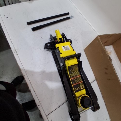 VEVOR HEAVY DUTY LOW PROFILE FLOOR JACK WITH SINGLE PISTON HYDRAULIC PUMP - 2.5 TON MAX - YELLOW (MODEL: WD-A-02250-A00-0) image 2
