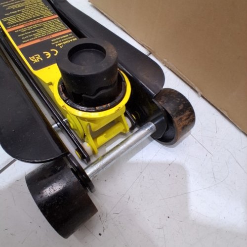 VEVOR HEAVY DUTY LOW PROFILE FLOOR JACK WITH SINGLE PISTON HYDRAULIC PUMP - 2.5 TON MAX - YELLOW (MODEL: WD-A-02250-A00-0) image 3