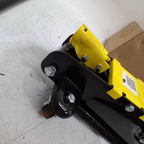 VEVOR HEAVY DUTY LOW PROFILE FLOOR JACK WITH SINGLE PISTON HYDRAULIC PUMP - 2.5 TON MAX - YELLOW (MODEL: WD-A-02250-A00-0) image 4