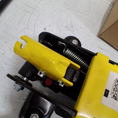 VEVOR HEAVY DUTY LOW PROFILE FLOOR JACK WITH SINGLE PISTON HYDRAULIC PUMP - 2.5 TON MAX - YELLOW (MODEL: WD-A-02250-A00-0) image 5