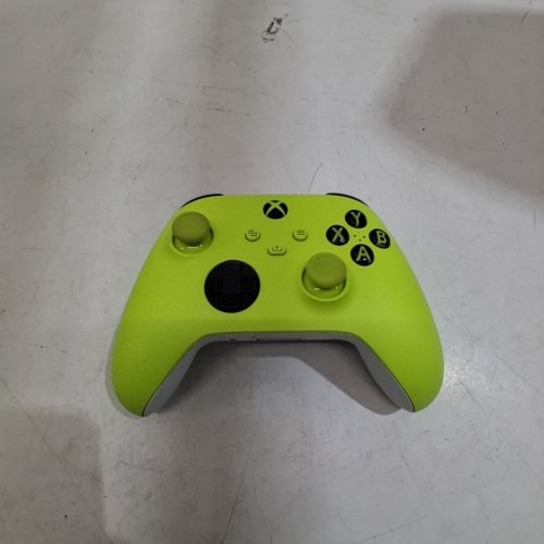 XBOX WIRELESS CONTROLLER – ELECTRIC VOLT FOR XBOX SERIES X|S, XBOX ONE, AND WINDOWS 10 DEVICES image 3