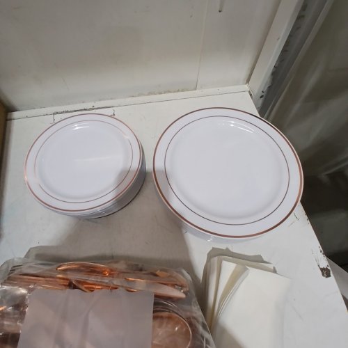 210PC DISPOSABLE DINNERWARE - WHITE/ROSE GOLD image 4