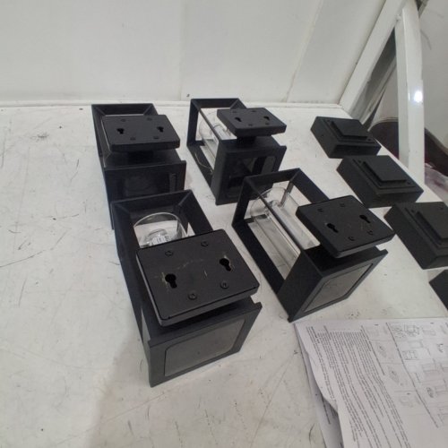 4PK NATURALLY SOLAR WALL/POST ACCENT LIGHTS - 25LM - BLACK (MODEL: 1938011) image 5