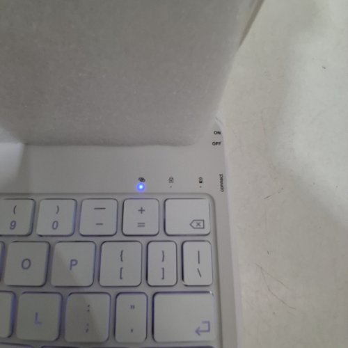 ULTRA-SLIM MAGNETIC WIRELESS KEYBOARD CASE - FOR IPAD 10TH GEN 10.9", IPAD 11" (A16) - WHITE (STYLE: MAGIC X8) image 2