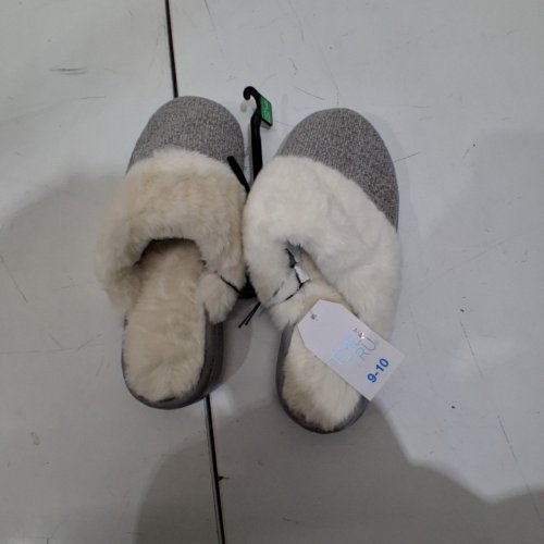 WOMEN'S TIME AND TRU PLUSH SLIPPERS - 9-10 - GRAY / CREAM image 3