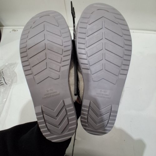 WOMEN'S TIME AND TRU PLUSH SLIPPERS - 9-10 - GRAY / CREAM image 4