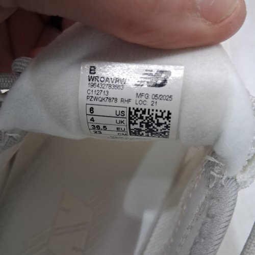 WOMEN'S NEW BALANCE FRESH FOAM ROAV RUNNING SHOES - SIZE 6 - WHITE (STYLE: WROAVRW) image 6