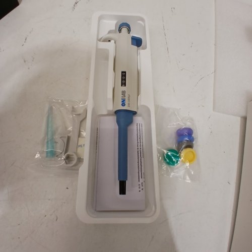 ETALLWIT SINGLE CHANNEL PIPETTOR - 100-1000UL - WHITE/BLUE image 2
